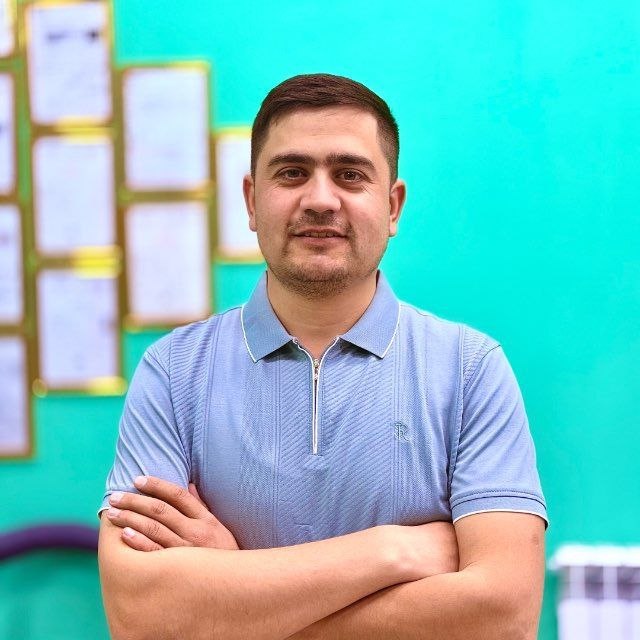 Axmedov Xurmatbek, Rahbariyat a’zosi va ingliz tili o‘qituvchisi